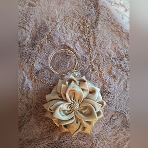 Elegant Gold Flower Clutch with Chain